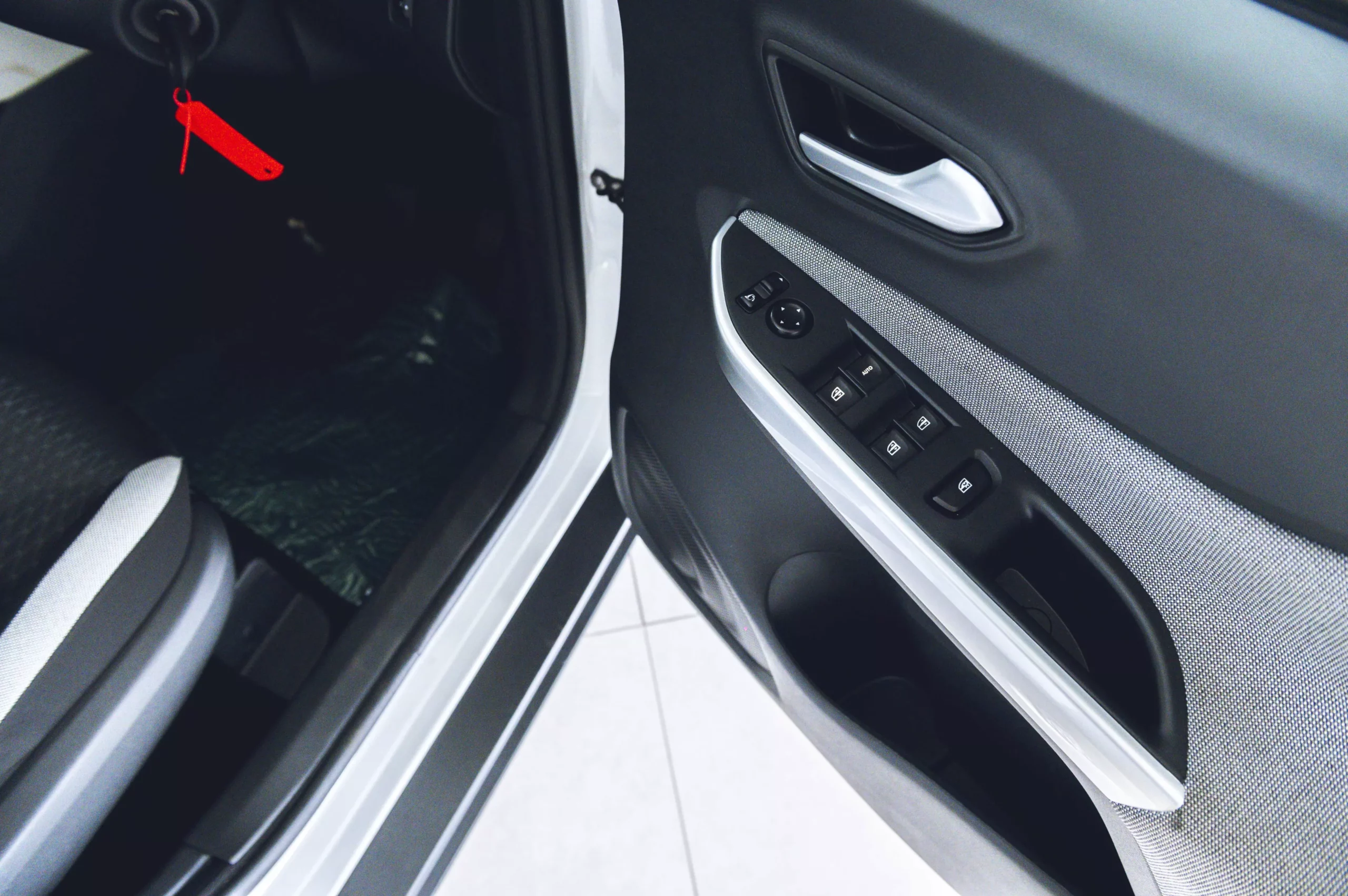 Vehicle Image for 3/3for Nissan Magnite 1.0 Visia EZ-Shift (automatic | petrol)